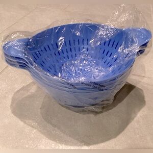 New Pack of 4 Kizmos 3 Qt. Plastic Colanders, Sky Blue